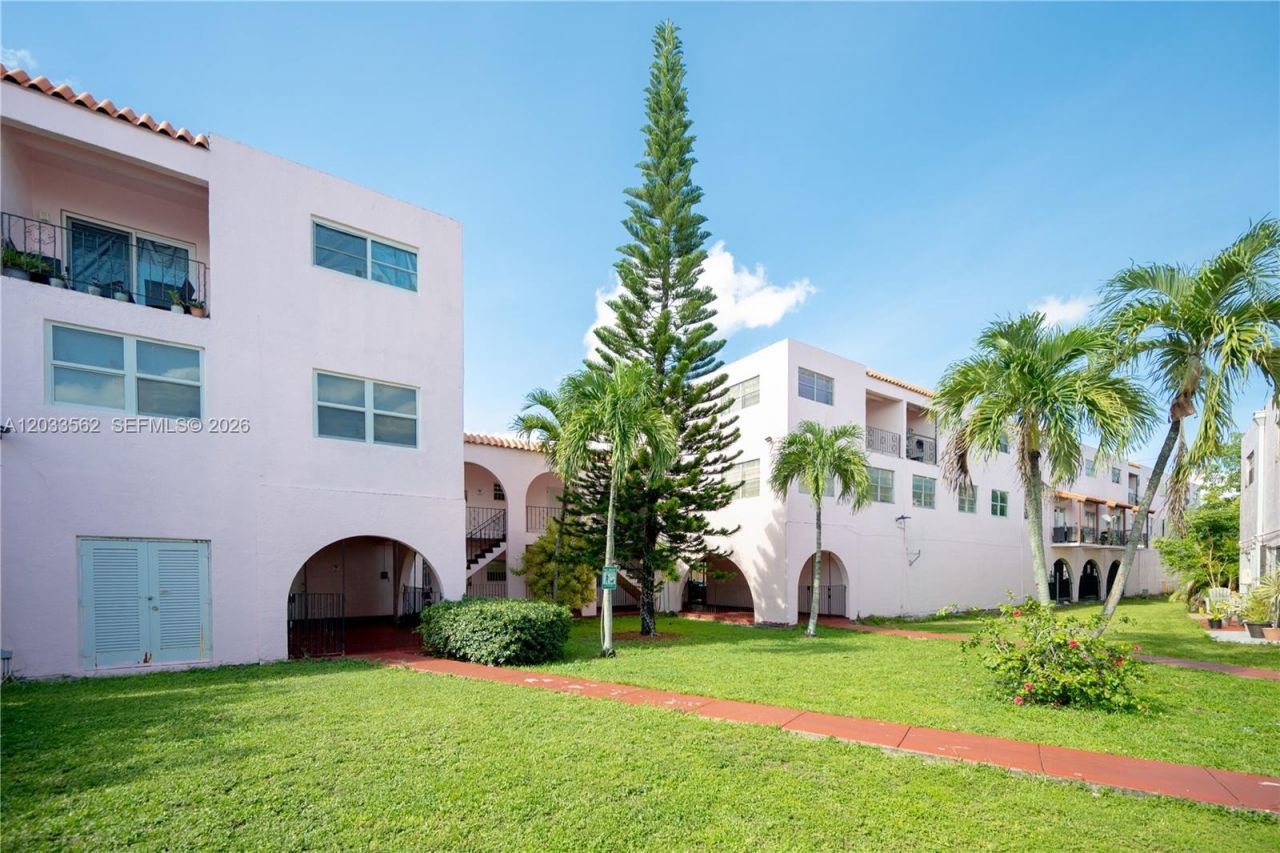 1255 W 53rd St , Unit 306, Hialeah, FL 33012 Photo