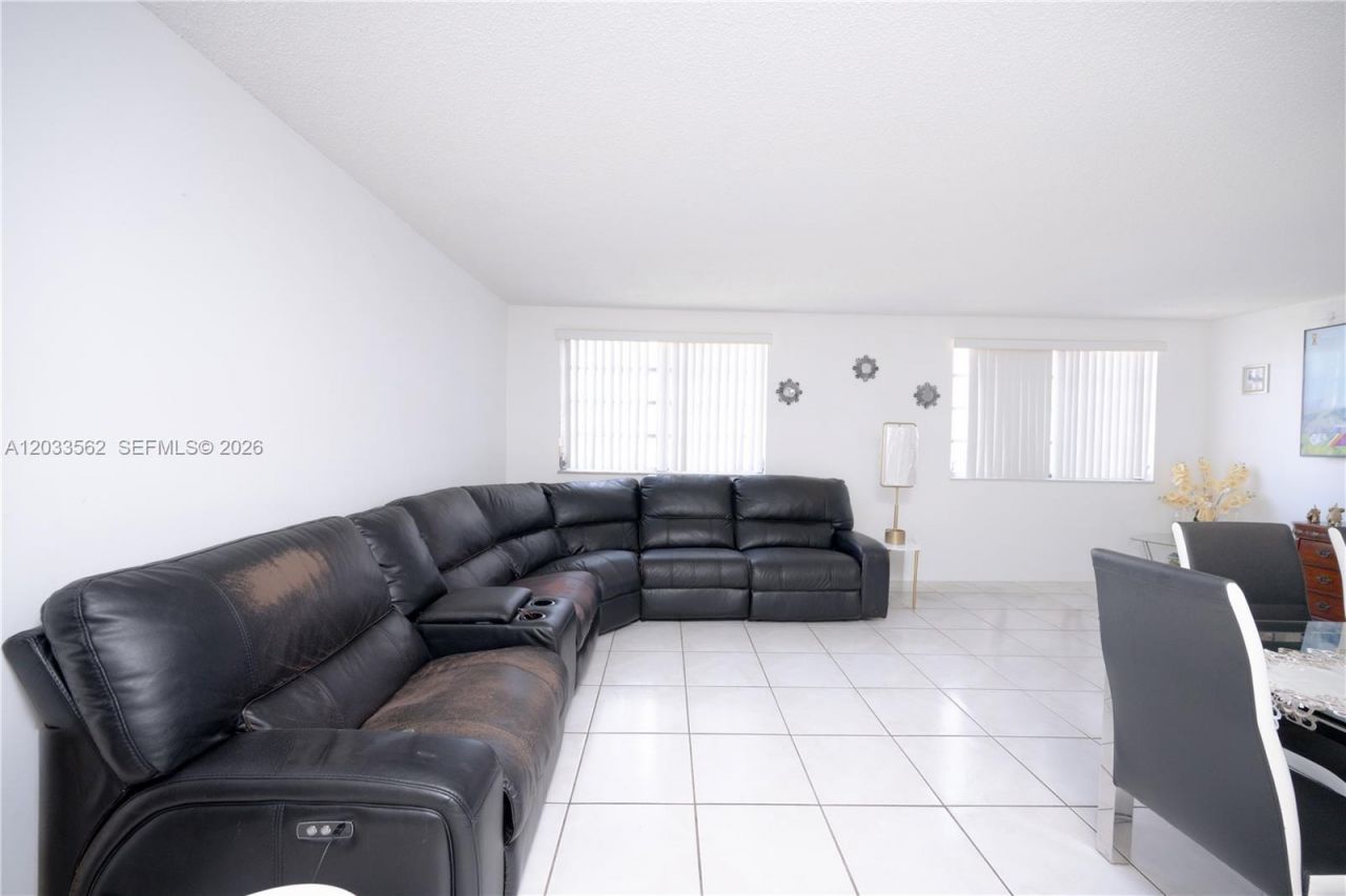 1255 W 53rd St , Unit 306, Hialeah, FL 33012 Photo