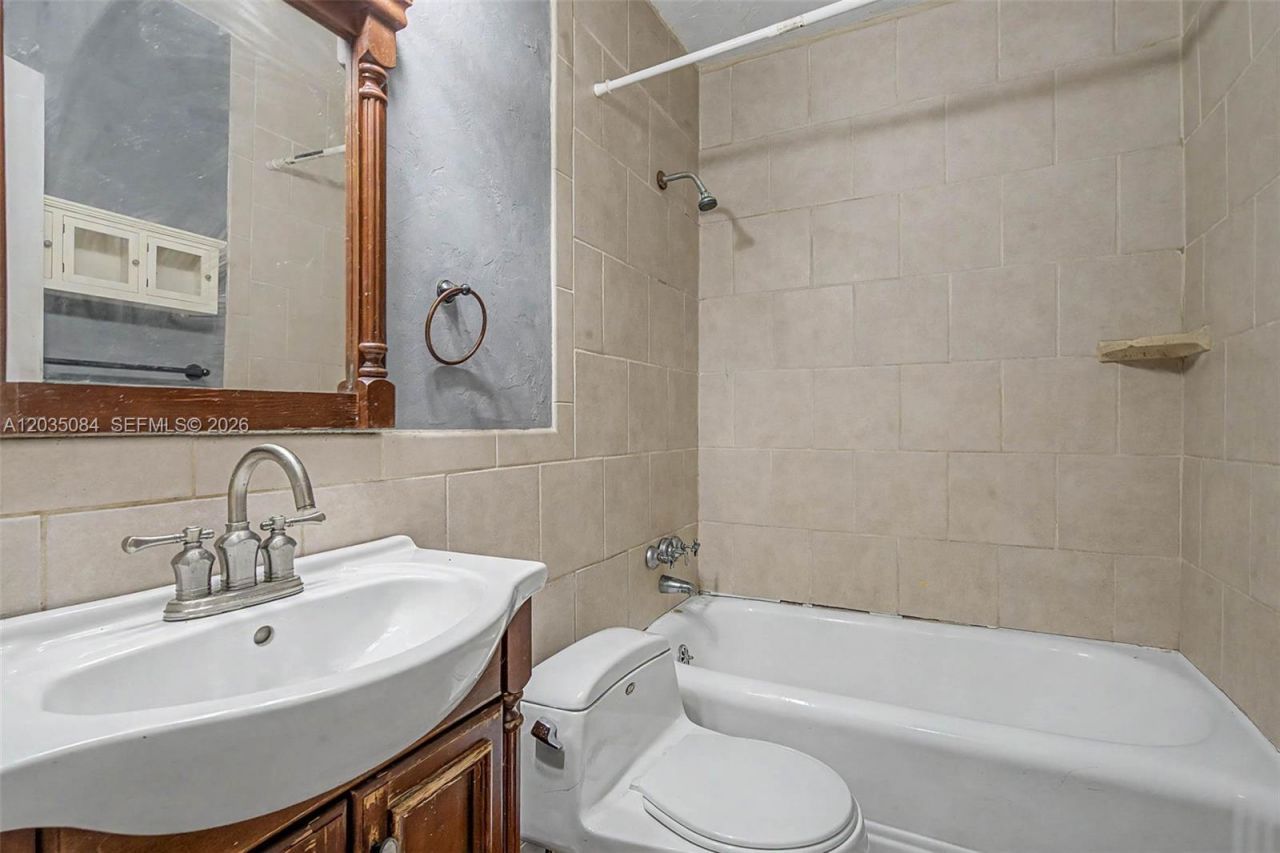 583 NW 47th St , Miami, FL 33127 Photo