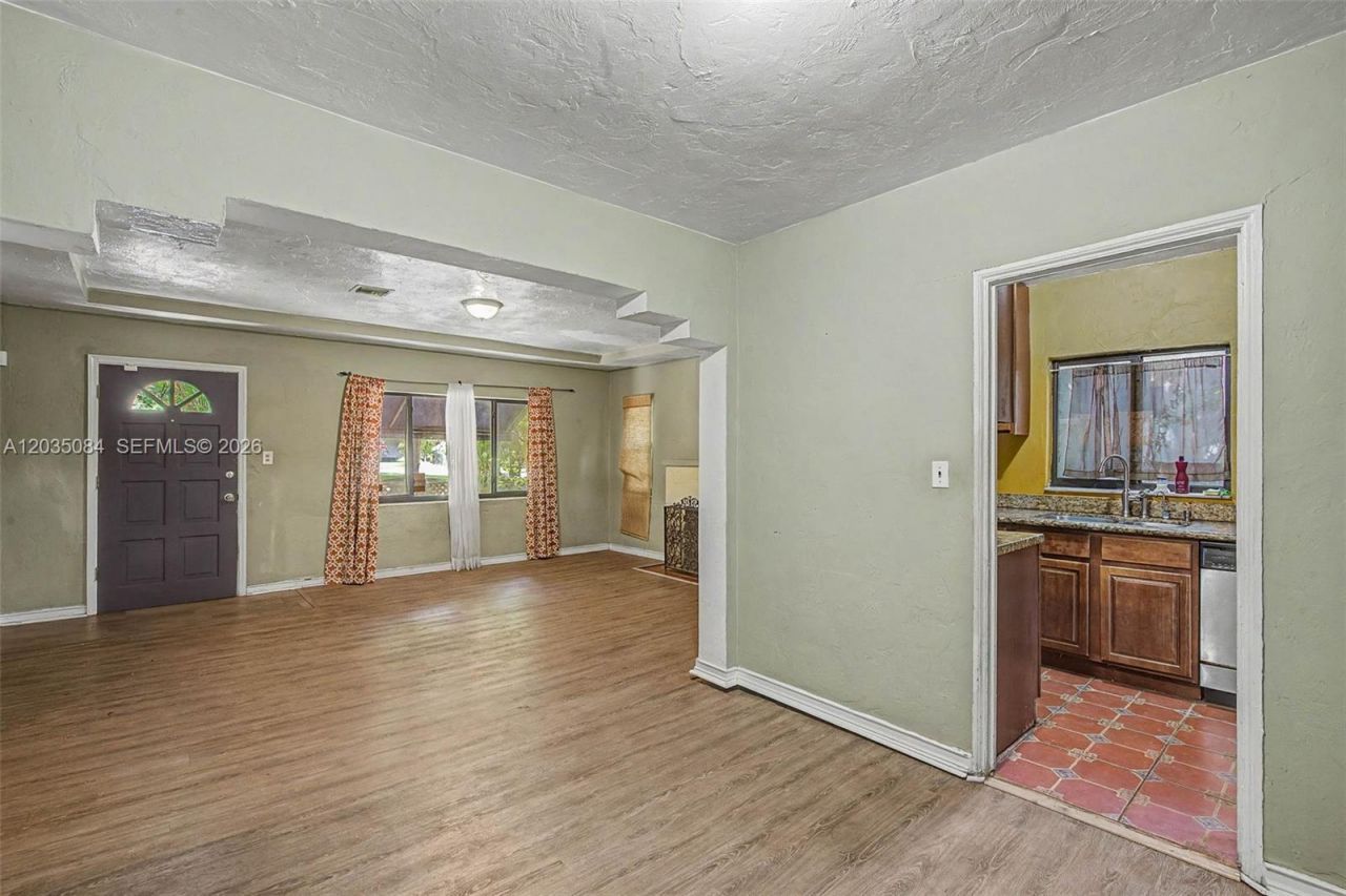 583 NW 47th St , Miami, FL 33127 Photo