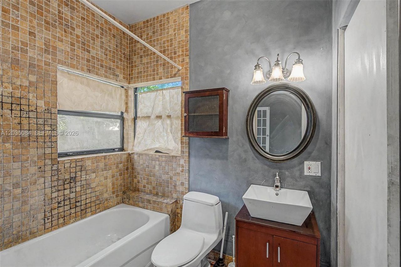 583 NW 47th St , Miami, FL 33127 Photo