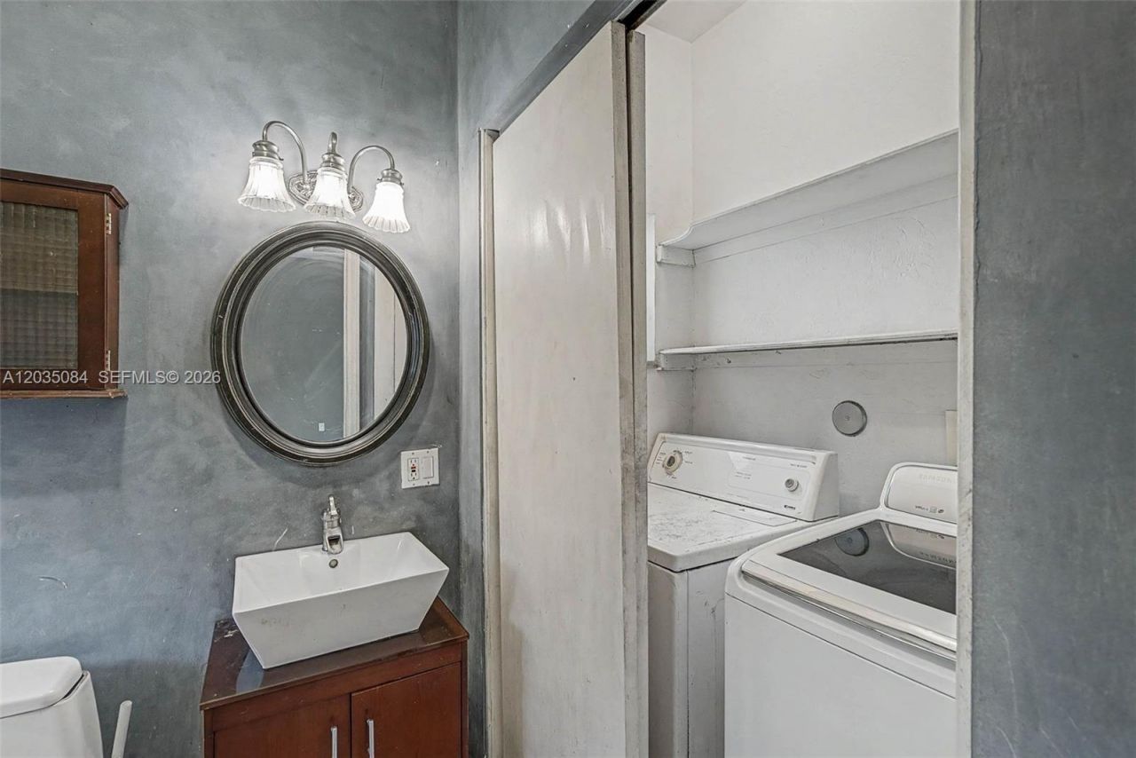 583 NW 47th St , Miami, FL 33127 Photo
