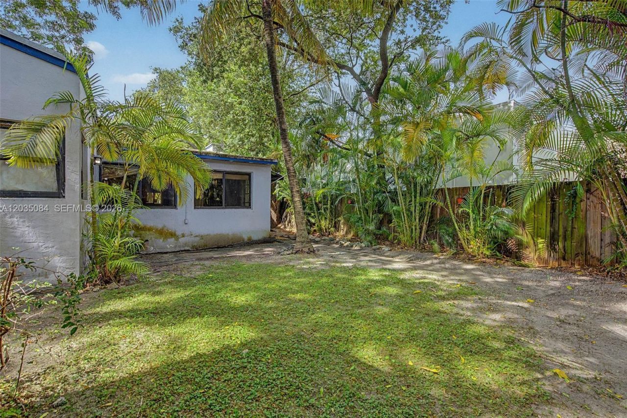 583 NW 47th St , Miami, FL 33127 Photo