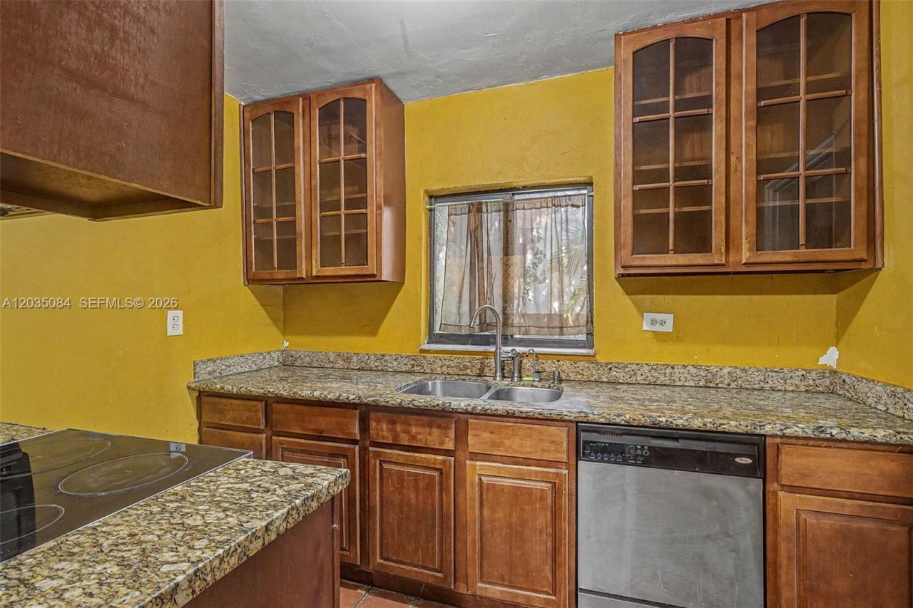 583 NW 47th St , Miami, FL 33127 Photo