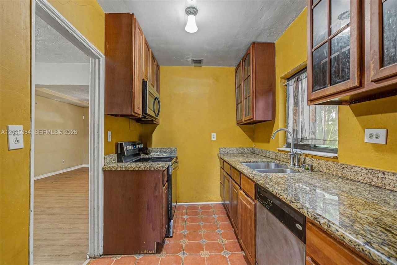 583 NW 47th St , Miami, FL 33127 Photo
