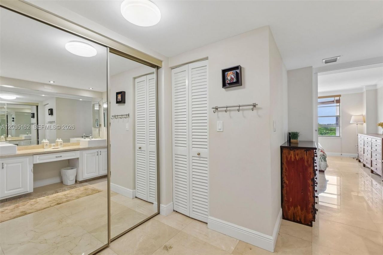 155 Ocean Lane Dr, Unit 614, Key Biscayne, FL 33149 Photo