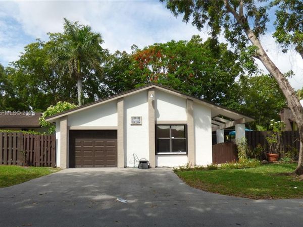 10857 SW 132nd Cir Ct , Miami, FL 33186