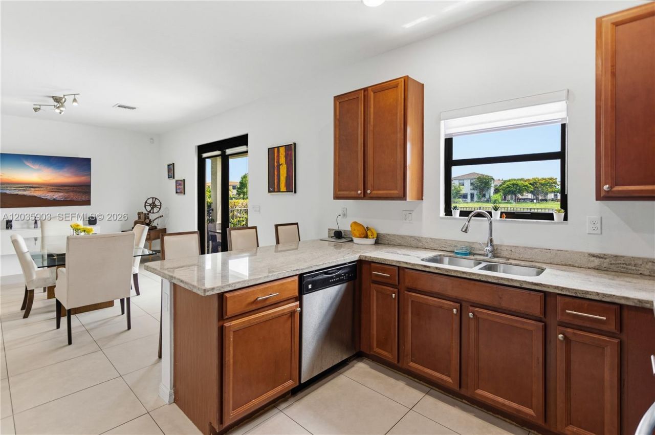 612 NE 193rd St , Miami, FL 33179 Photo