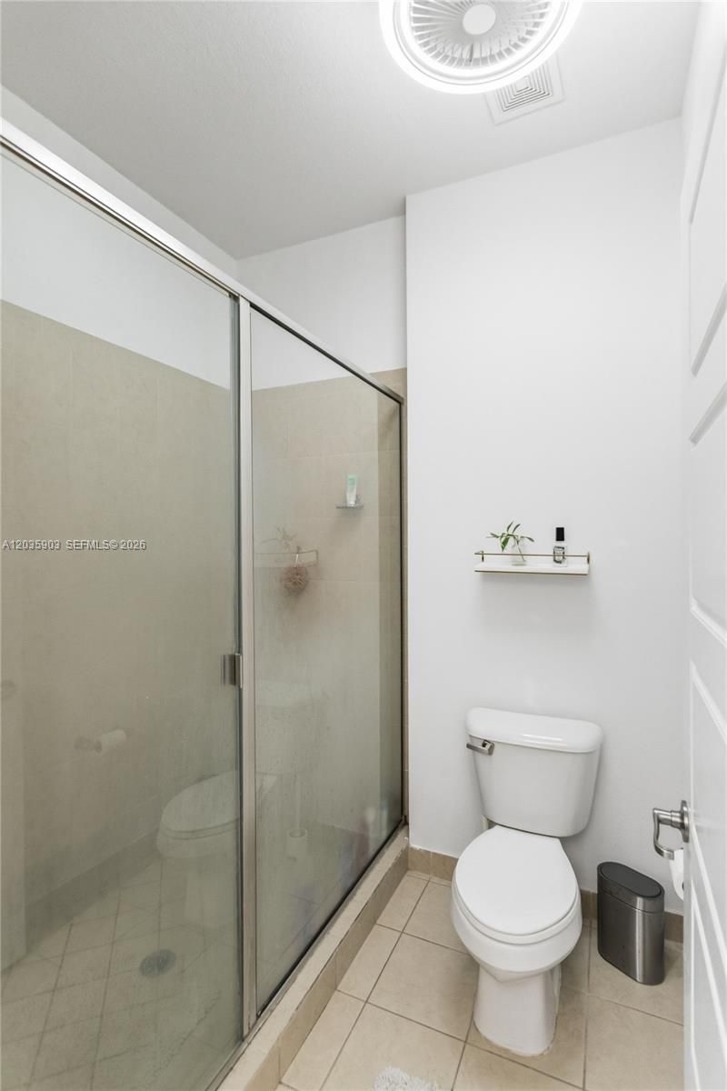 612 NE 193rd St , Miami, FL 33179 Photo