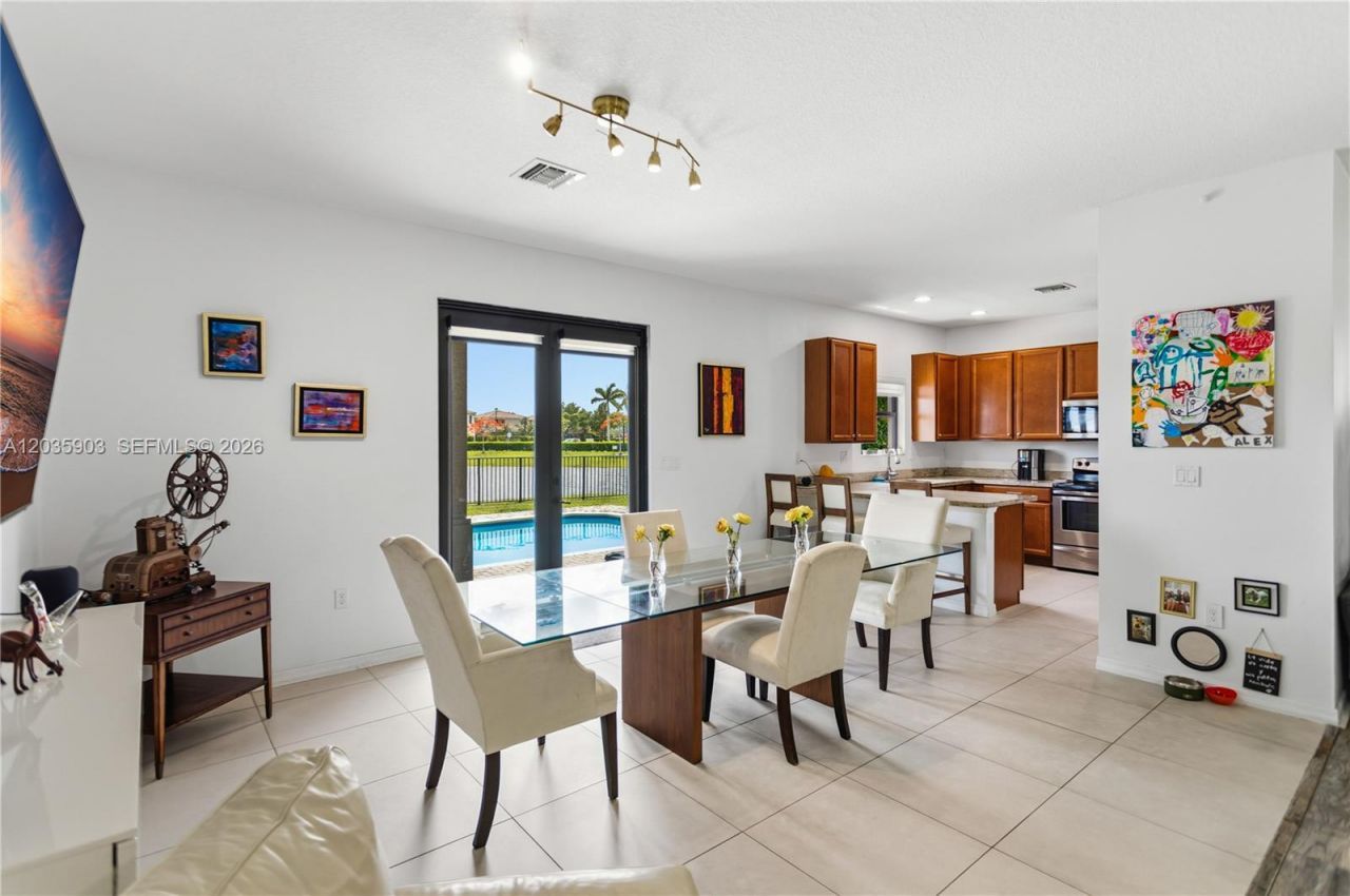 612 NE 193rd St , Miami, FL 33179 Photo