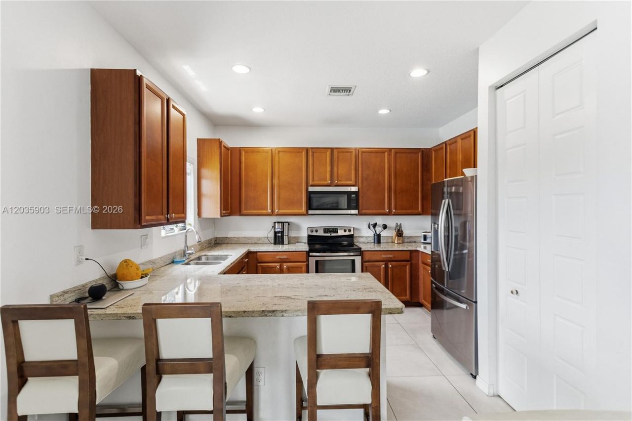 612 NE 193rd St , Miami, FL 33179 Photo
