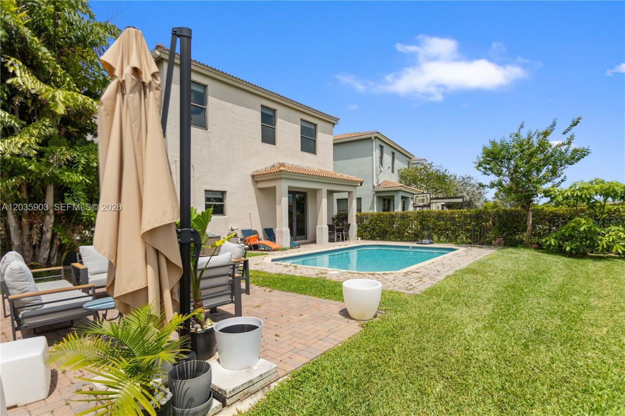 612 NE 193rd St , Miami, FL 33179 Photo