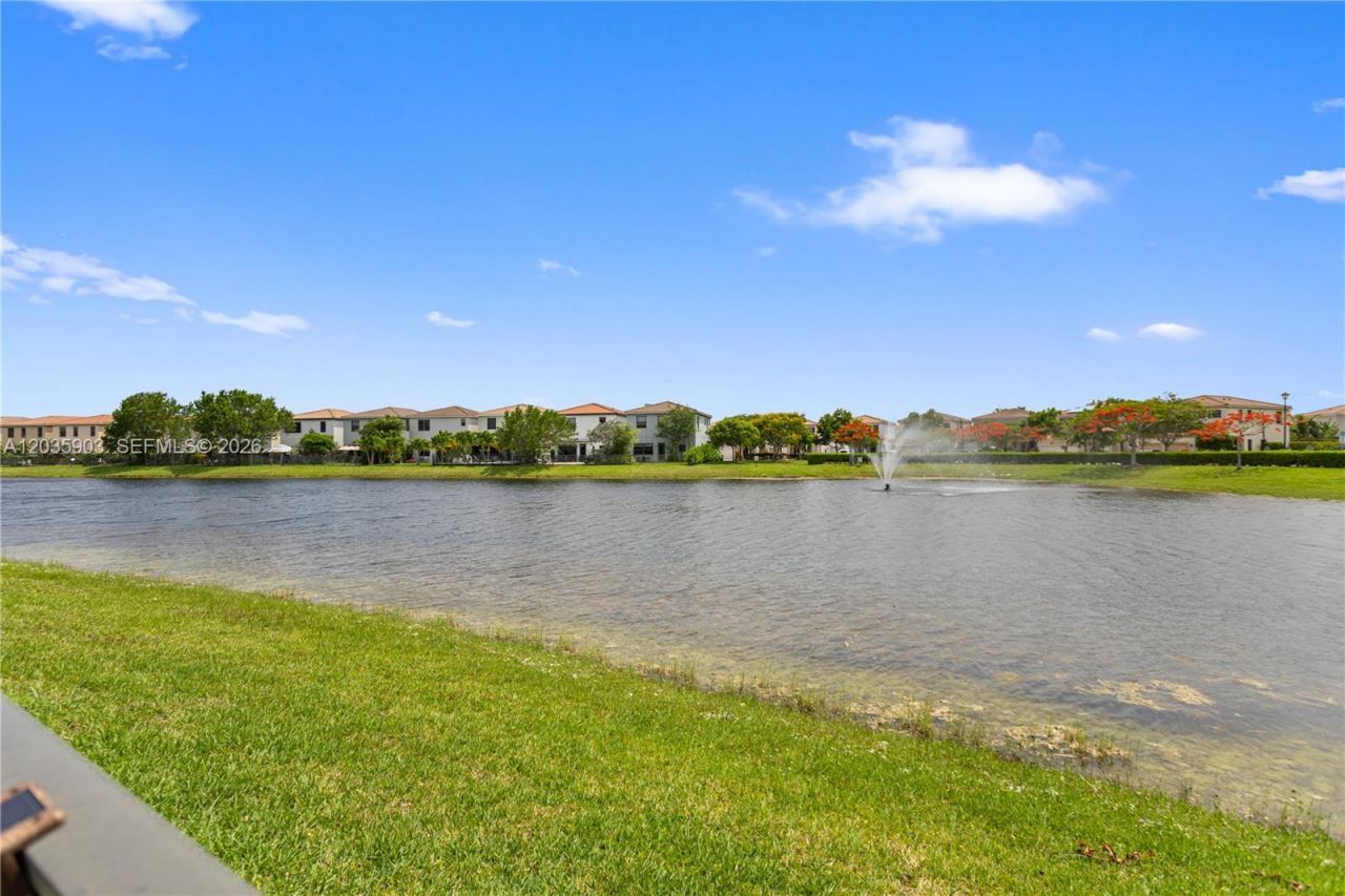 612 NE 193rd St , Miami, FL 33179 Photo