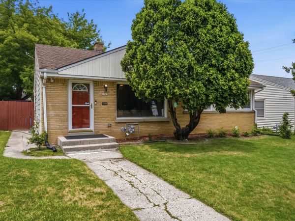 3949 N 77th St, Milwaukee, WI 53222
