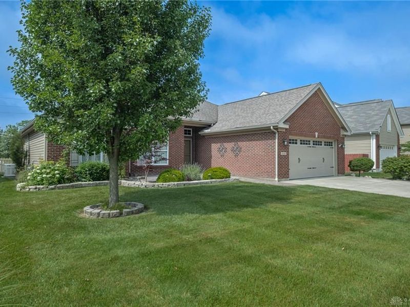 4049 Spicebush Drive, Tipp City, OH 45371 Photo 2