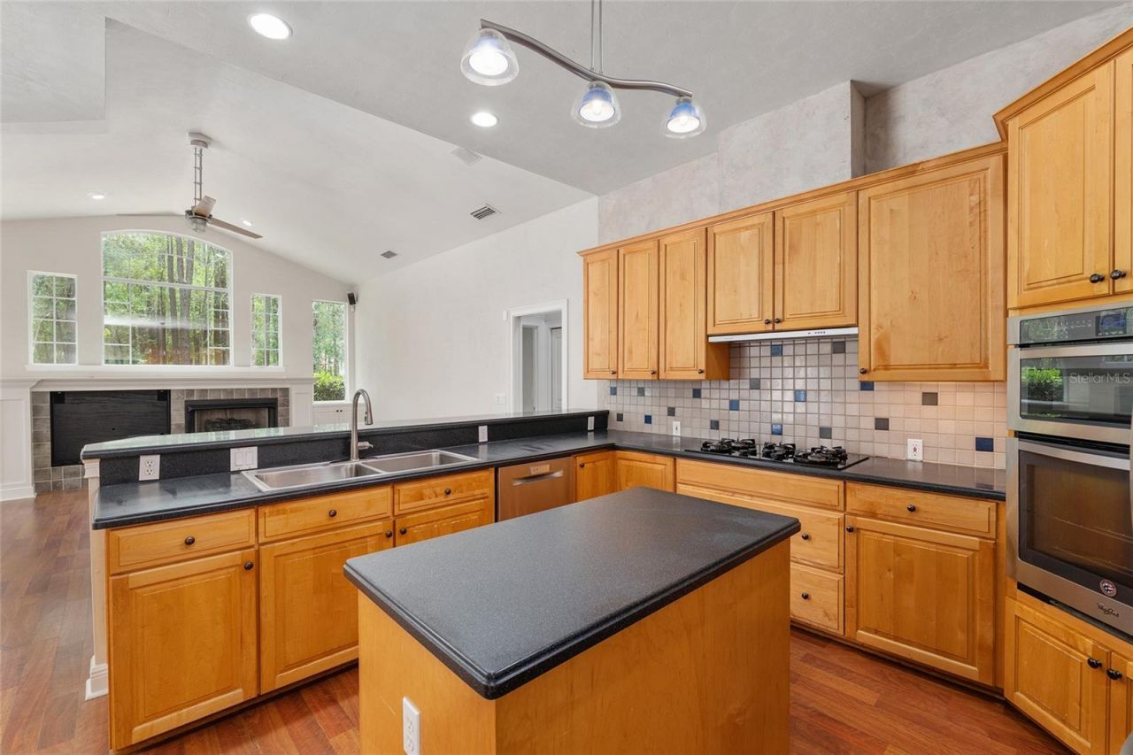 10511 SW 17th Place , Gainesville, FL 32607 Photo
