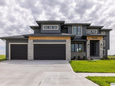 10209 S 214th Street, Gretna, NE 68028