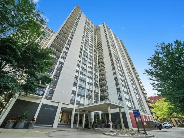 1460 N Sandburg Terrace , Unit 2507A, Chicago, IL 60610