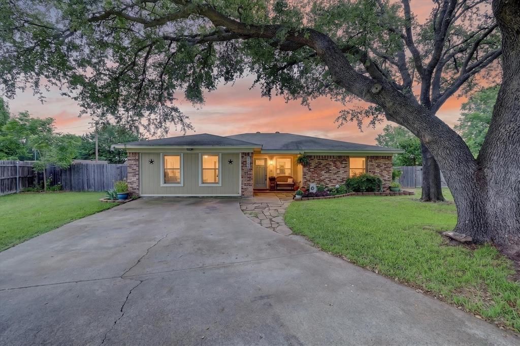 1145 S Timberline Drive, Benbrook, TX 76126 Main Photo