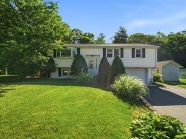 115 Arrowhead Dr, Bridgewater, MA 02324