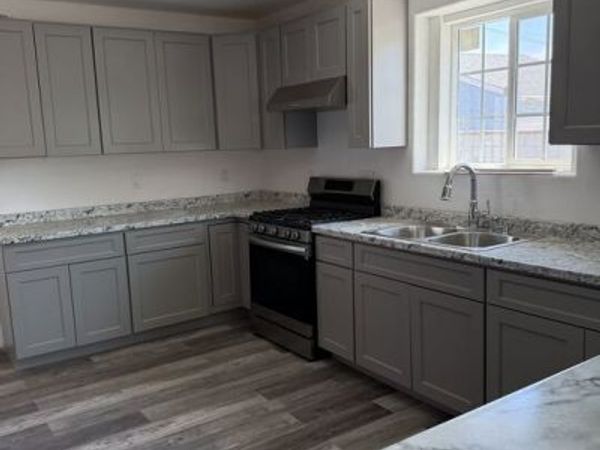 9406 S 5th Avenue, Inglewood, CA 90305