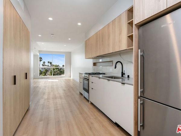 12431 Rochester Avenue, Unit 403, Los Angeles, CA 90025