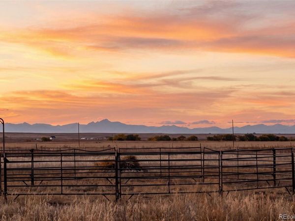 59520 E 64th Avenue, Strasburg, CO 80136