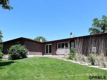 2205 Sandstone Road, Lincoln, NE 68512