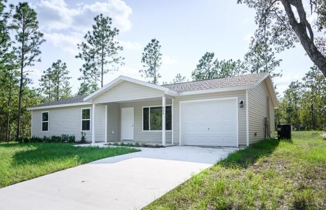 715 NE 130th Court , Silver Springs, FL 34488 Main Photo