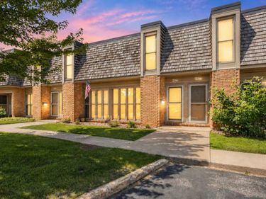 6425 Barrie Road, Edina, MN 55435