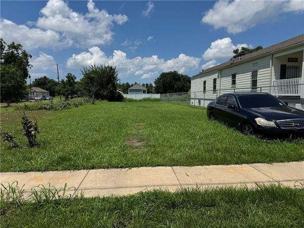 5431 N TONTI Street , New Orleans, LA 70117