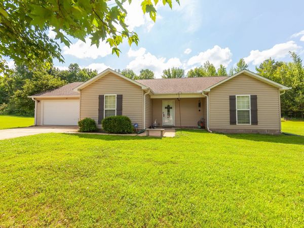 139 Buttonwood Dr , Lexington, TN 38351