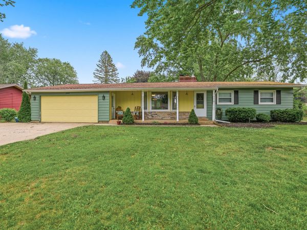 325 N 145th Avenue, Holland, MI 49424