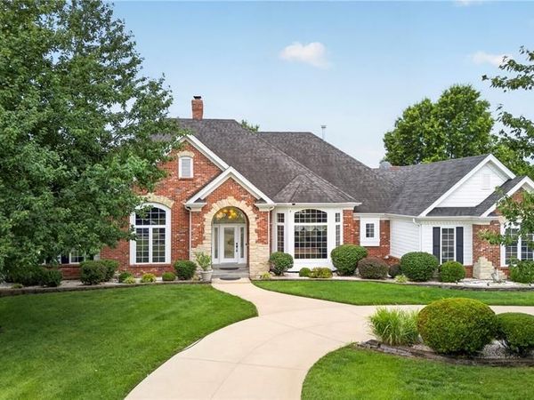 2325 Sterling Pointe Drive, Chesterfield, MO 63005