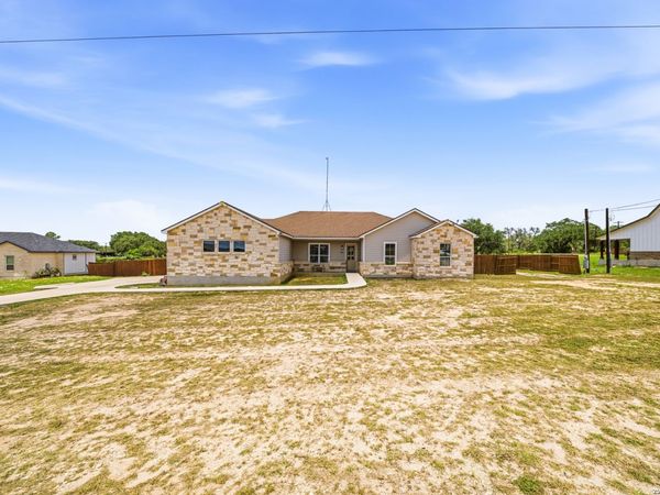 55 LOG CABIN WAY, Poteet, TX 78065
