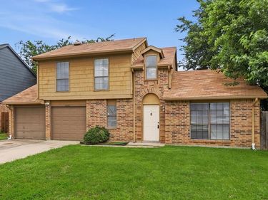 6733 Dandelion Drive, Fort Worth, TX 76137