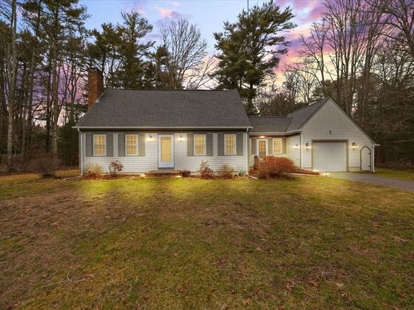 10 Bayberry Ln, Mattapoisett, MA 02739