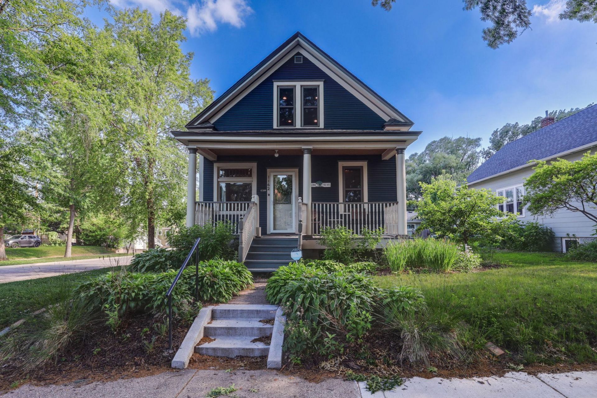 1162 Thomas Avenue , Saint Paul, MN 55104