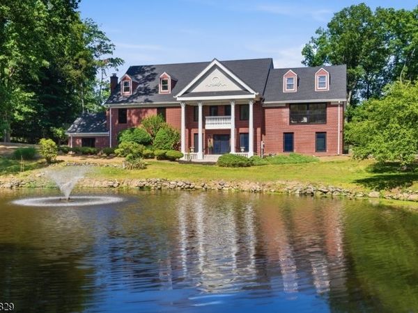 60 Brookside Dr, Upper Saddle River, NJ 07458