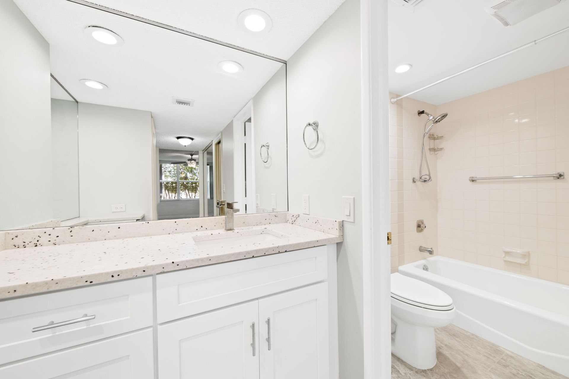 800 Cypress Grove Drive, Unit 211, Pompano Beach, FL 33069 Photo