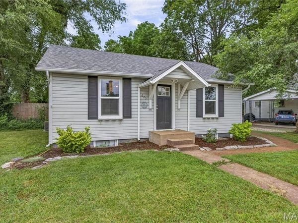 625 E College Street , Farmington, MO 63640