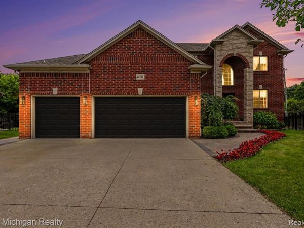 46161 S Manitou Court, Shelby Twp, MI 48317