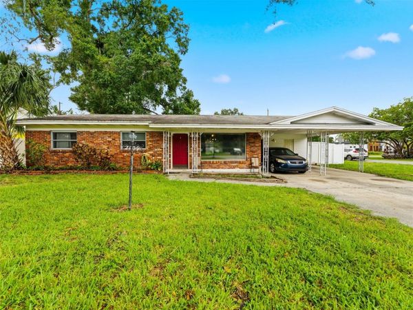 2109 W ERNA DRIVE , TAMPA, FL 33603