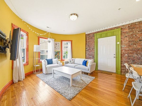 12-14 Everett St, Unit 202, Boston, MA 02134