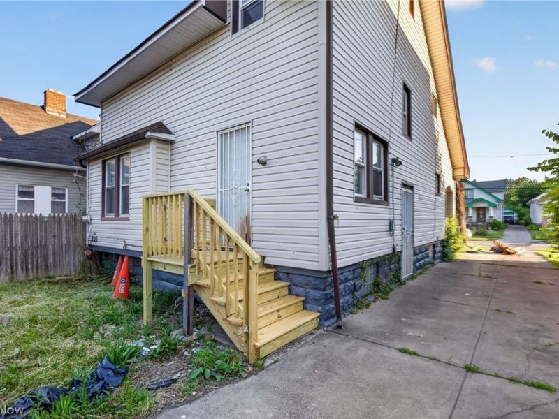 13810 Bartlett Avenue, Cleveland, OH 44120 Photo 4