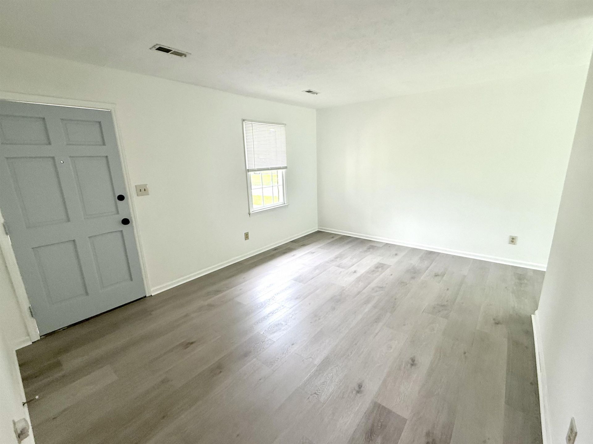 554 Captain Ct. Photo 10