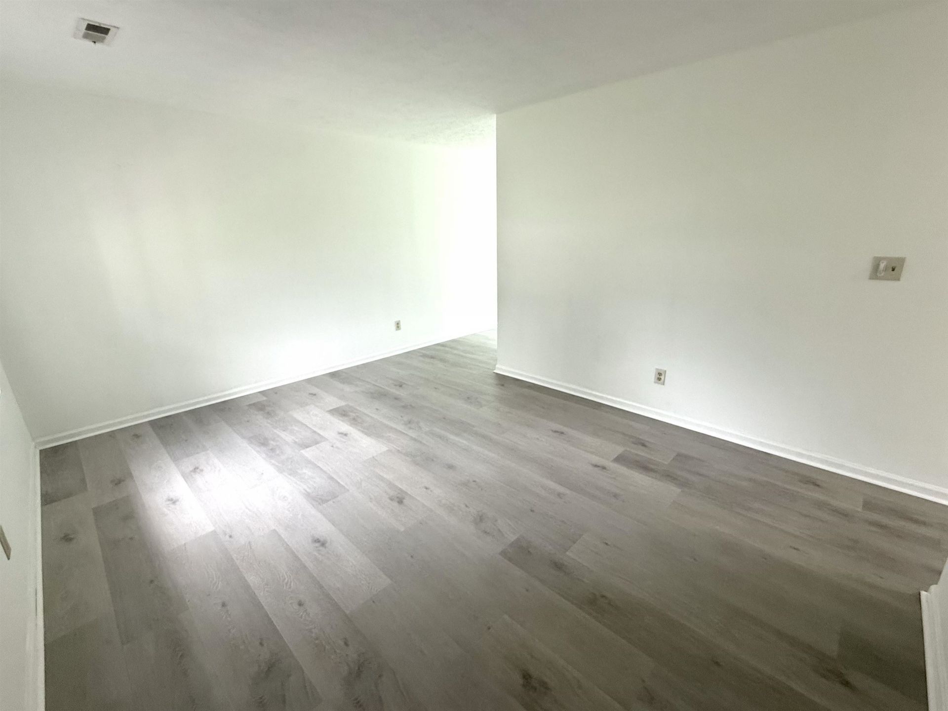 554 Captain Ct. Photo 11