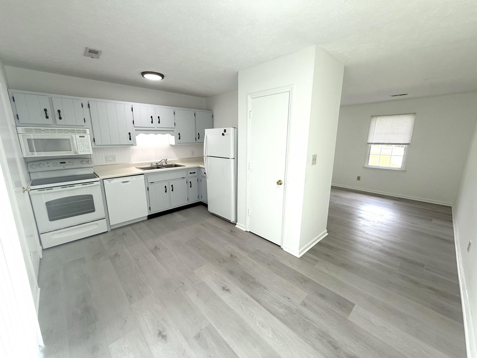 554 Captain Ct. Photo 15