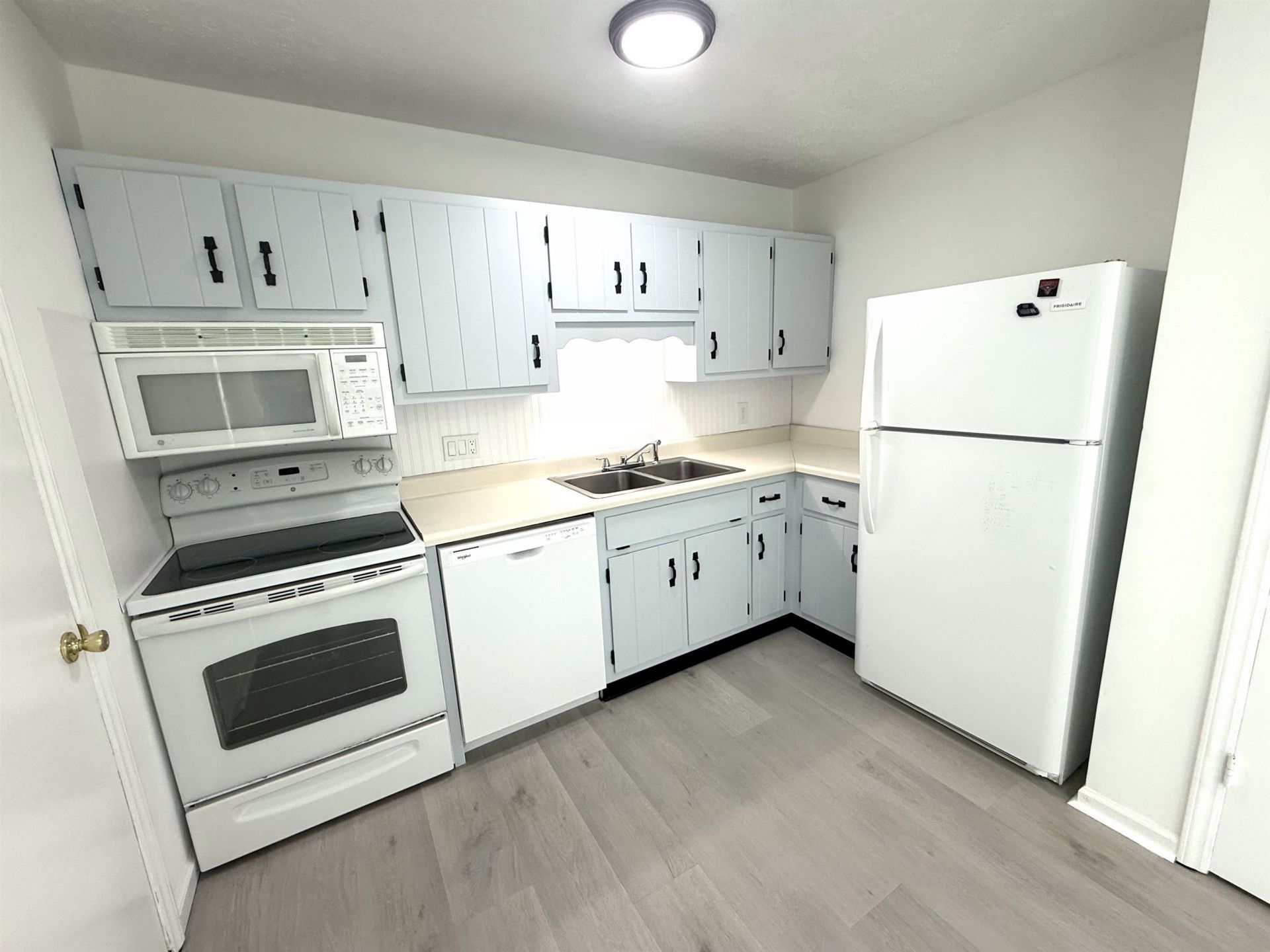 554 Captain Ct. Photo 16