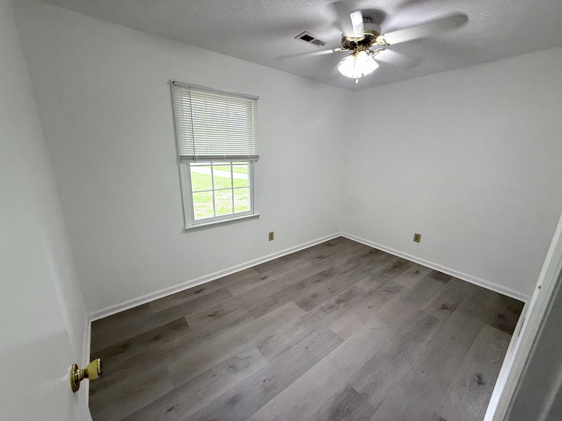554 Captain Ct. Photo 32